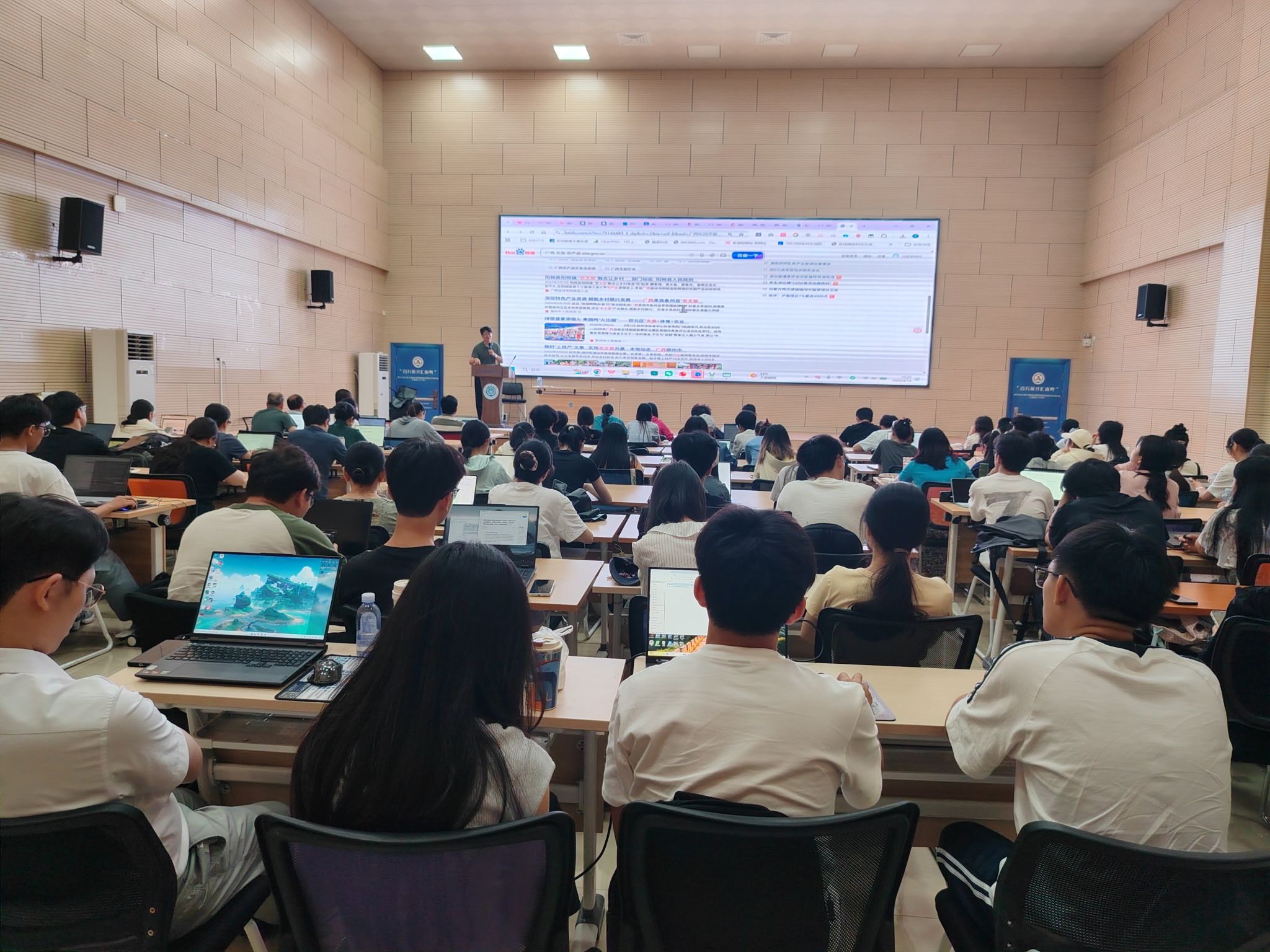 我校举行AI赋能中国国际大学生创新大赛（2026）备赛实战培训活动